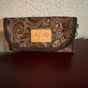 NWT Makeup junkie leather Antique Brown Embossed Sunglass case
